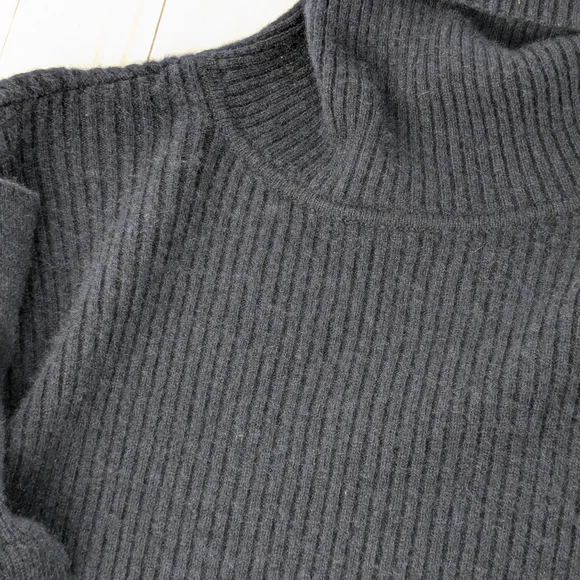 Reformation • Luisa Cropped Cashmere Sweater - Picture 6 of 9